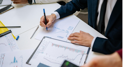 Mesa de trabajo con papeleos