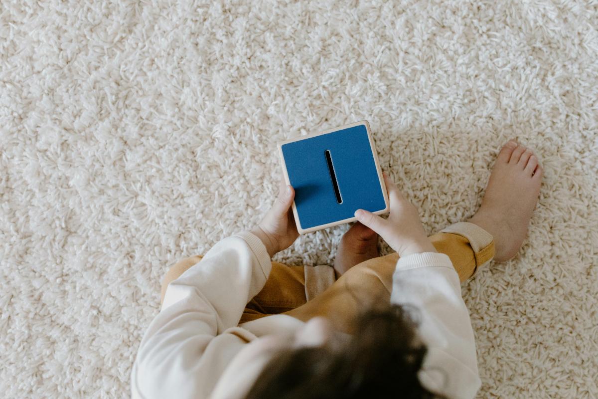 Cómo enseñar a tus hijos a gestionar su paga semanal.